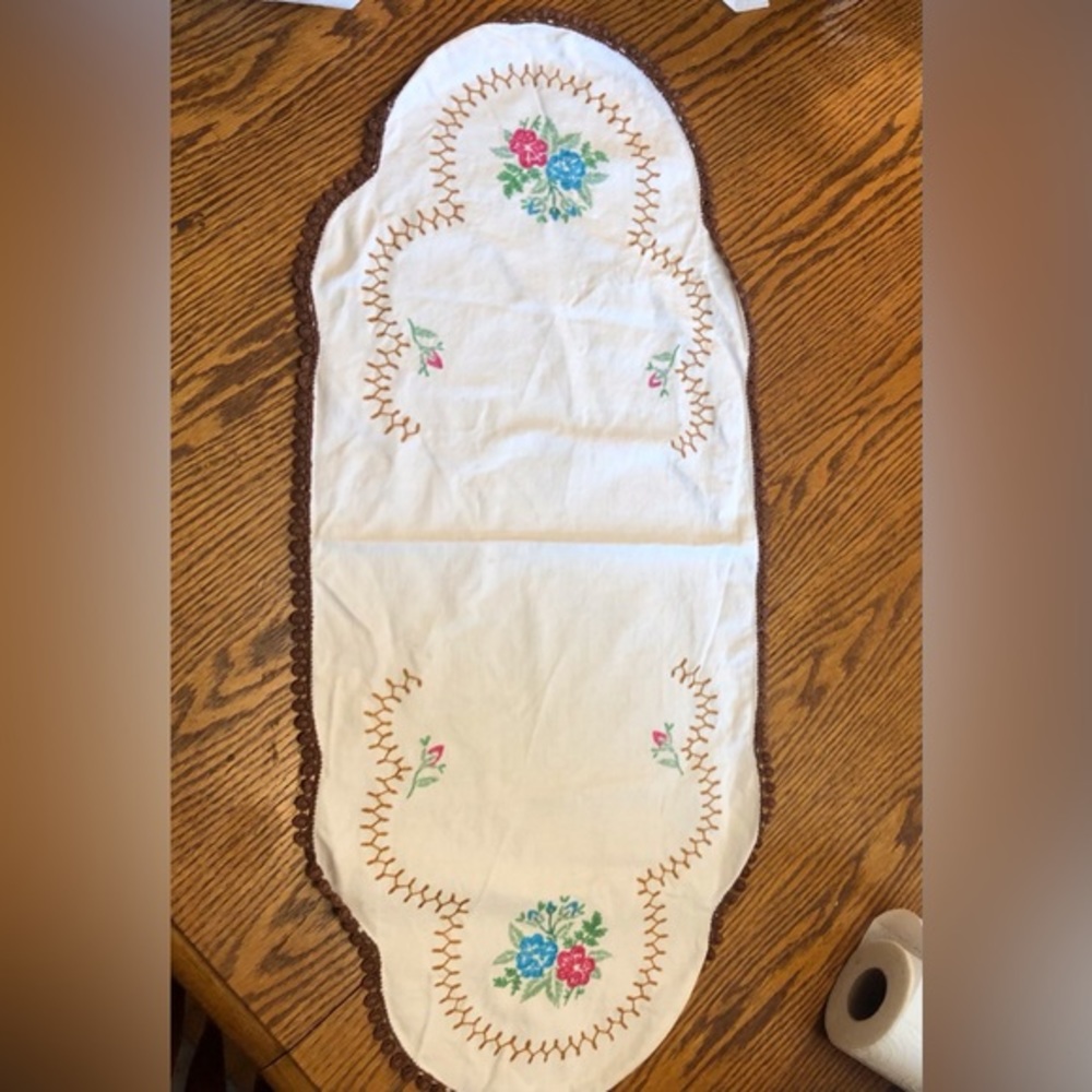 Vintage Handmade Embroidered Dresser Scarf Doily Table Linen